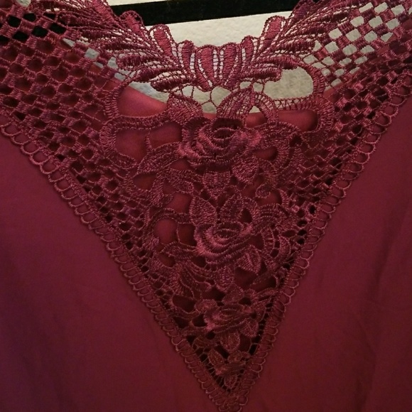 Maroon shift dress with lace detail - Picture 4 of 4